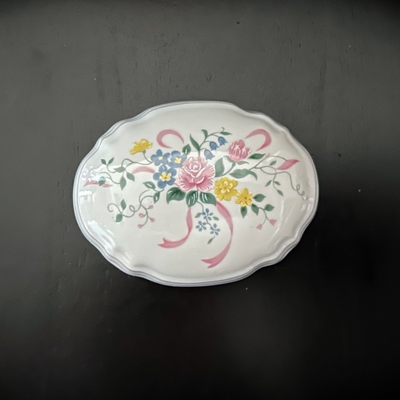 Heritage House Melodies Plays Some Enchanted Evening Porcelain Music Box Japan - Picture 4 of 7